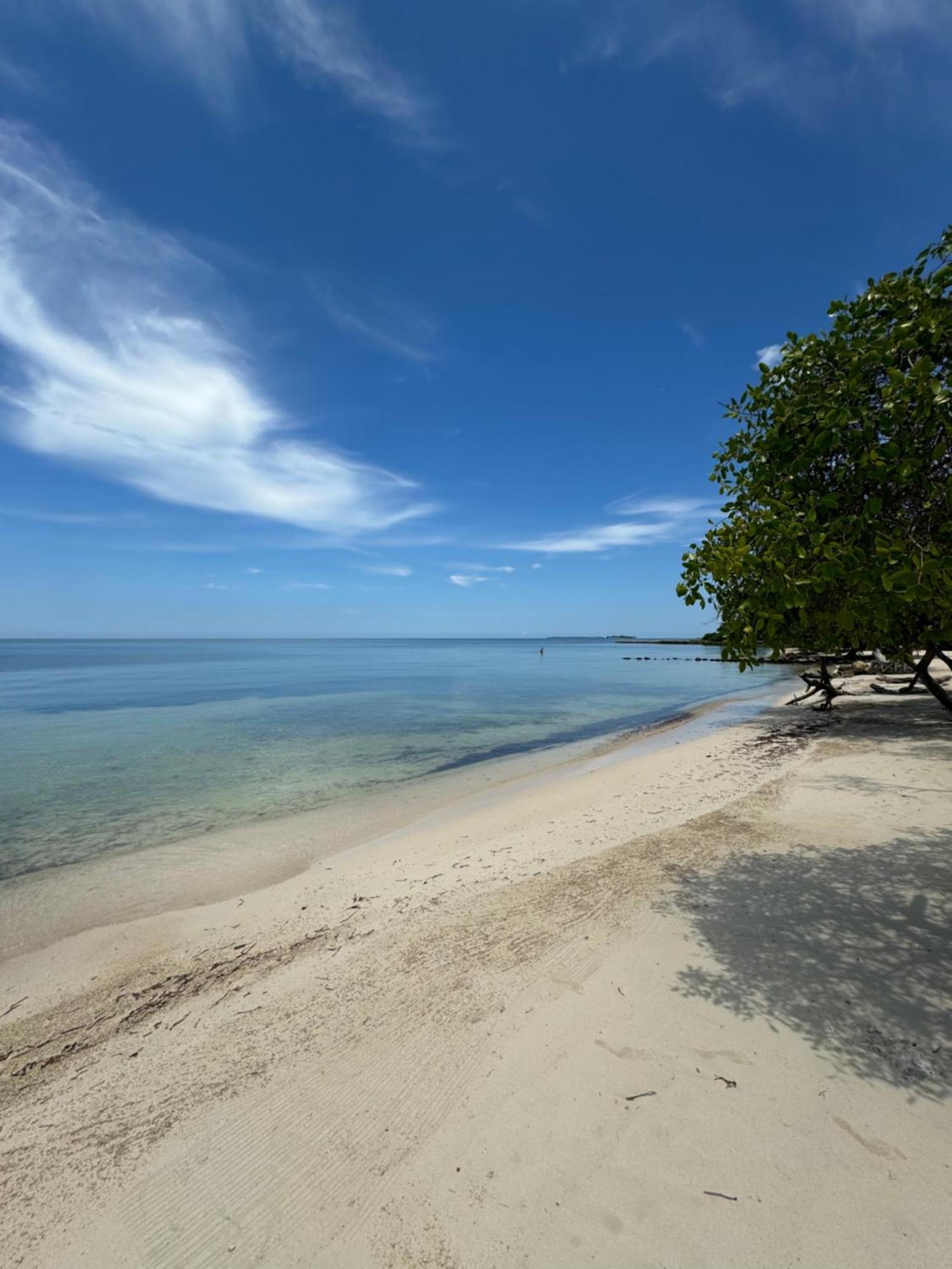 Sabai Beach Hotel Isla Barú エクステリア 写真