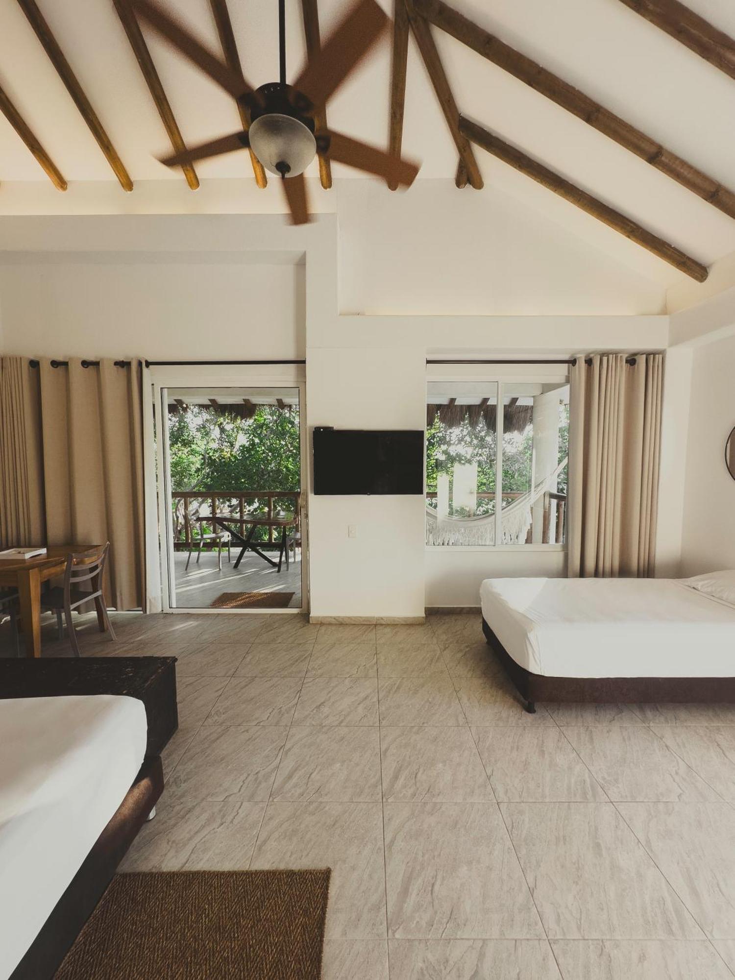 Sabai Beach Hotel Isla Barú エクステリア 写真