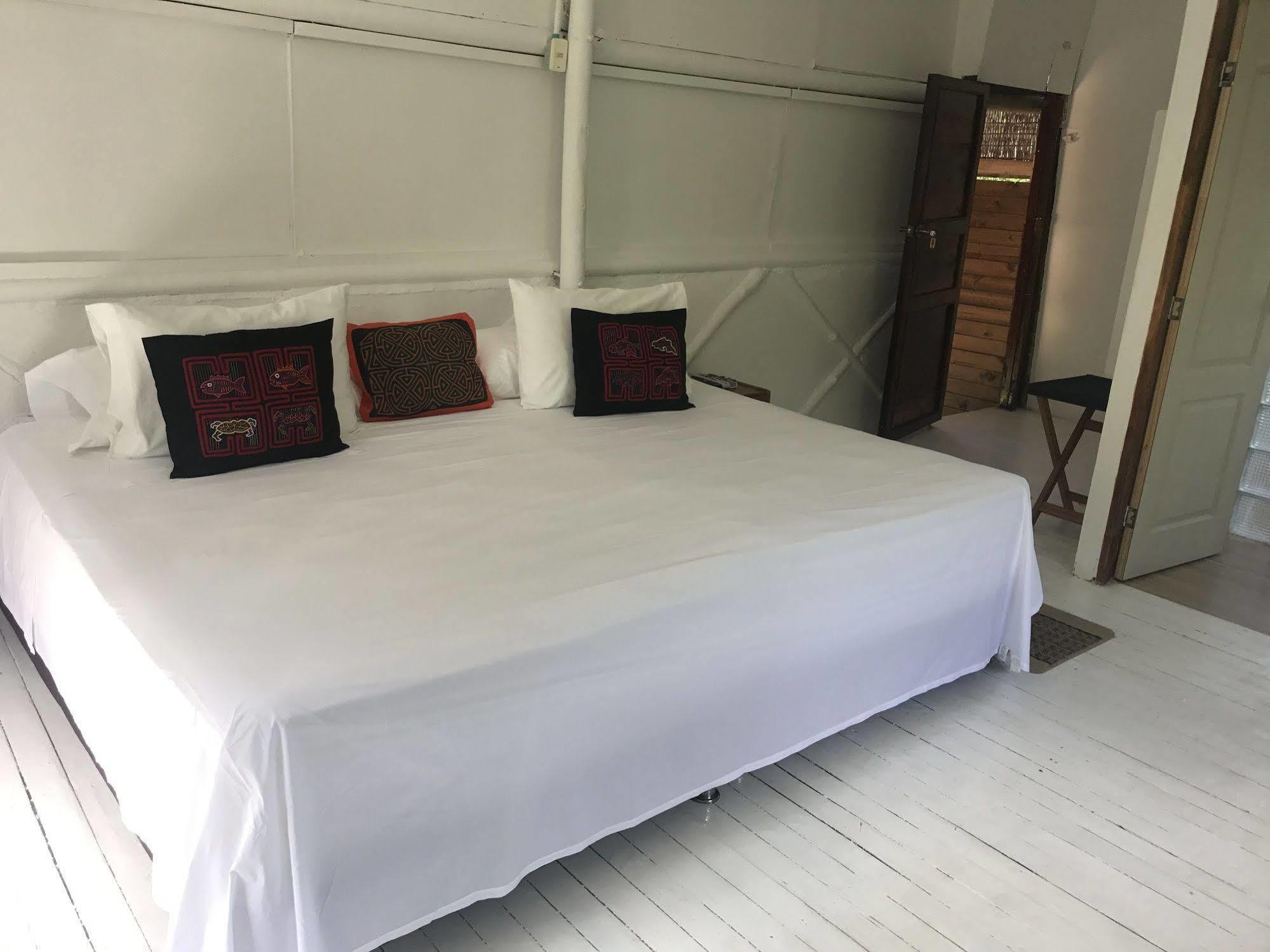 Sabai Beach Hotel Isla Barú エクステリア 写真