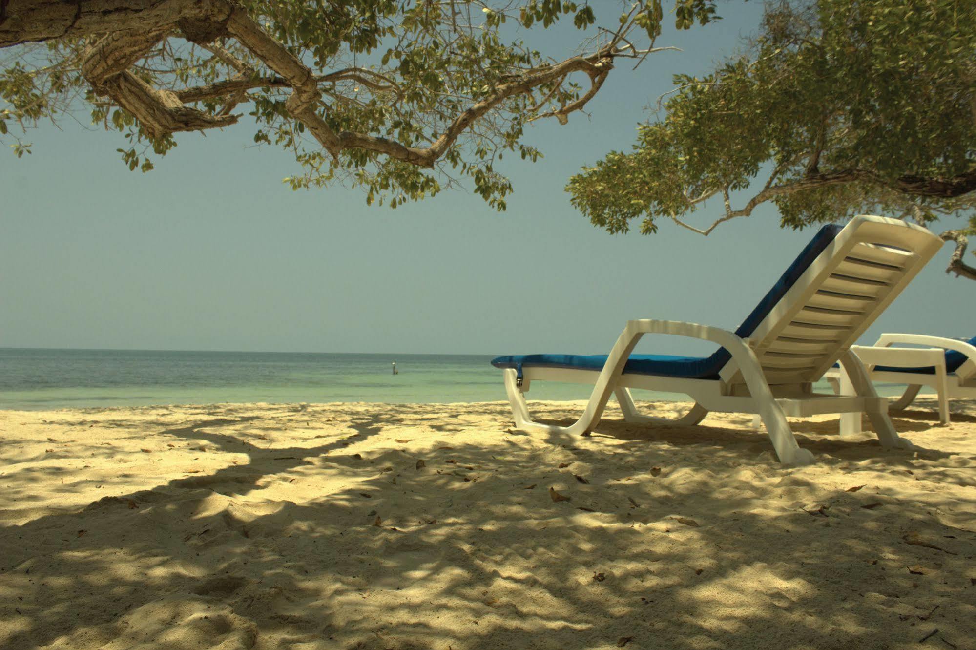 Sabai Beach Hotel Isla Barú エクステリア 写真